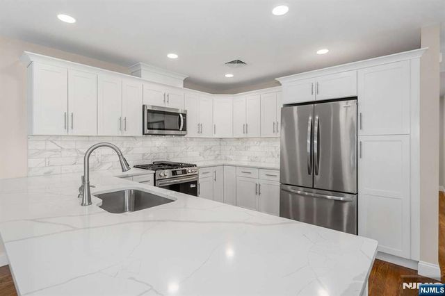 20 Zazzetti Street 3, Waldwick, NJ 07463