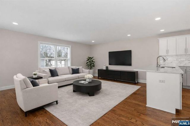 20 Zazzetti Street 3, Waldwick, NJ 07463