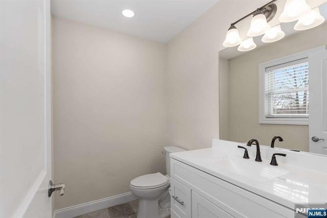 20 Zazzetti Street 3, Waldwick, NJ 07463