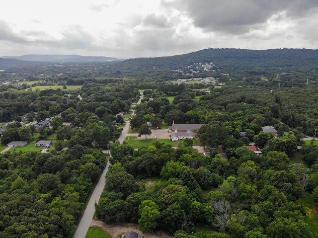 2860 Wyman Road, Fayetteville, AR 72701
