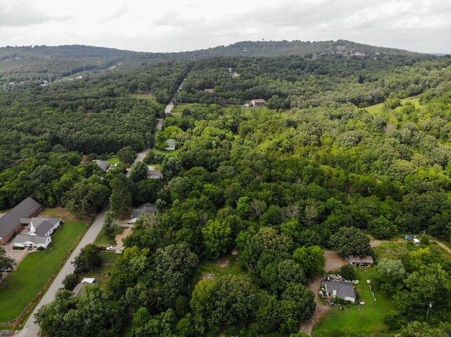 2860 Wyman Road, Fayetteville, AR 72701