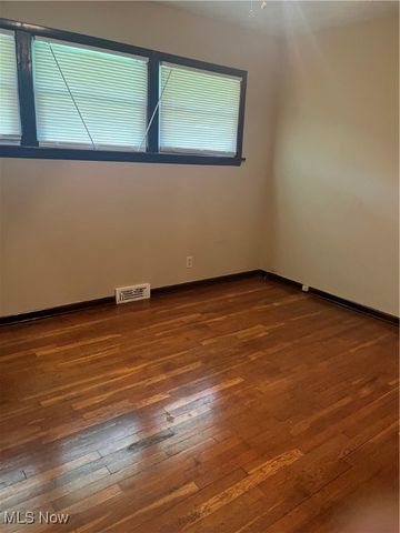 20625 Centuryway Road, Maple Heights, OH 44137