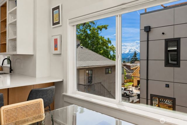 4206 Dayton Avenue N, Seattle, WA 98103