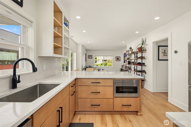 4206 Dayton Avenue N, Seattle, WA 98103