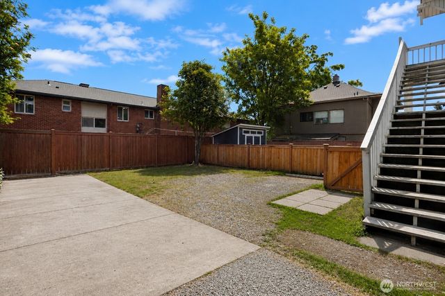 4206 Dayton Avenue N, Seattle, WA 98103