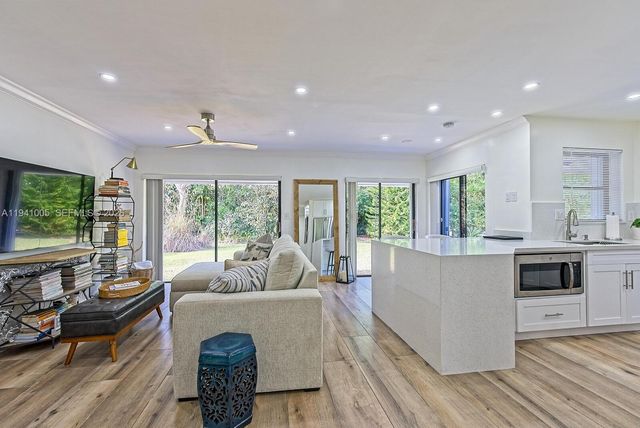 10900 SW 124th Rd, Miami, FL 33176