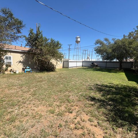 1507 N 5th Street, Tahoka, TX 79373