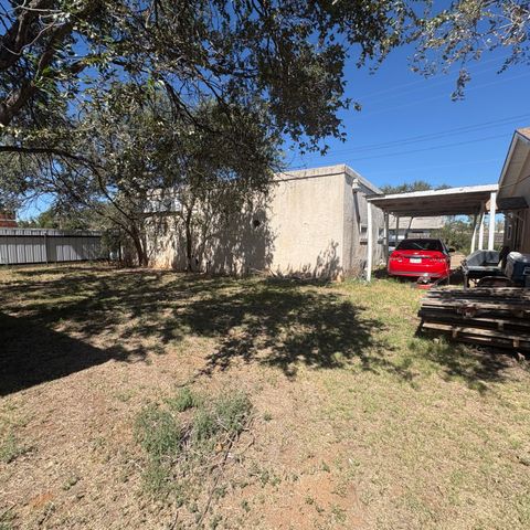 1507 N 5th Street, Tahoka, TX 79373