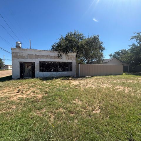 1507 N 5th Street, Tahoka, TX 79373
