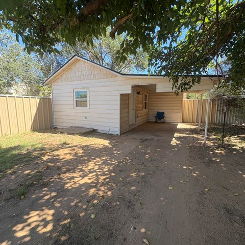 1507 N 5th Street, Tahoka, TX 79373