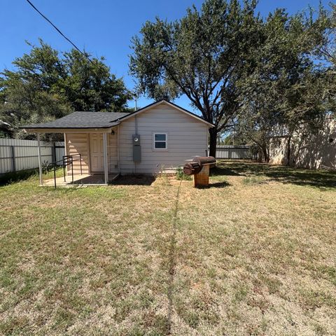1507 N 5th Street, Tahoka, TX 79373