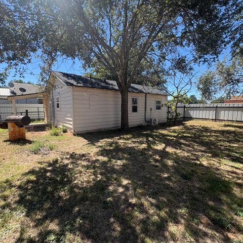 1507 N 5th Street, Tahoka, TX 79373