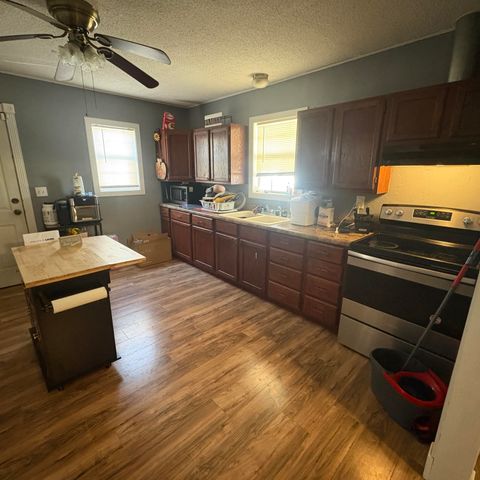 1507 N 5th Street, Tahoka, TX 79373