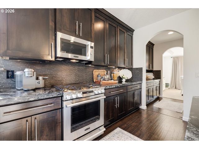 13592 Se SIERRA Dr, Clackamas, OR 97015