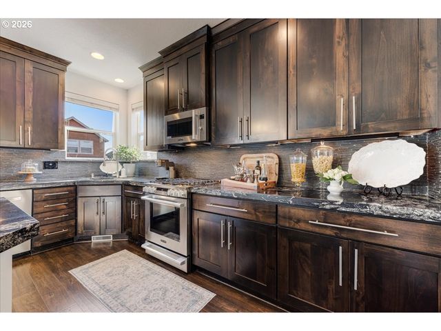 13592 Se SIERRA Dr, Clackamas, OR 97015