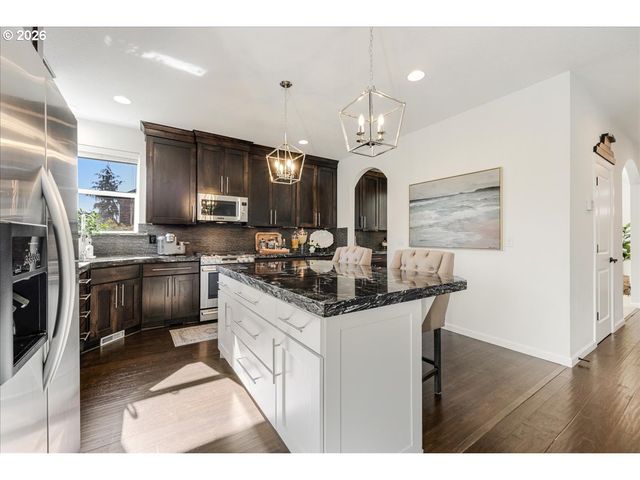 13592 Se SIERRA Dr, Clackamas, OR 97015