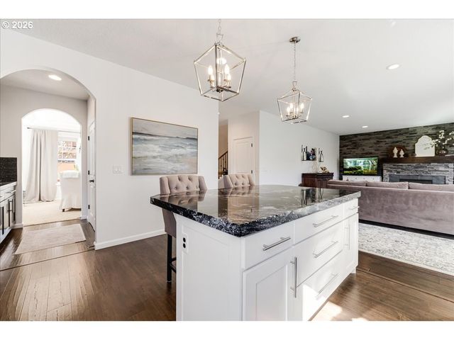 13592 Se SIERRA Dr, Clackamas, OR 97015