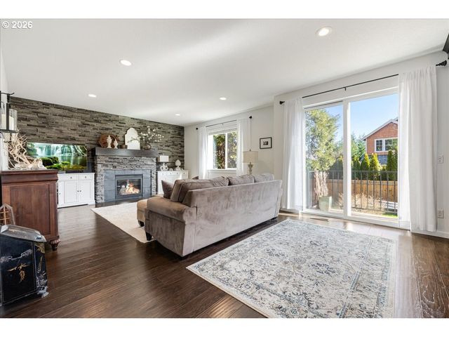 13592 Se SIERRA Dr, Clackamas, OR 97015