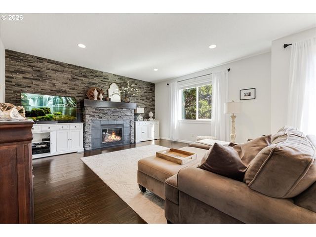 13592 Se SIERRA Dr, Clackamas, OR 97015