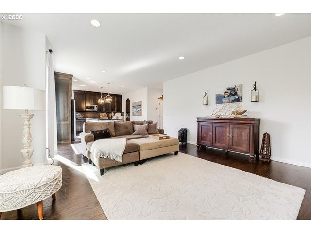 13592 Se SIERRA Dr, Clackamas, OR 97015