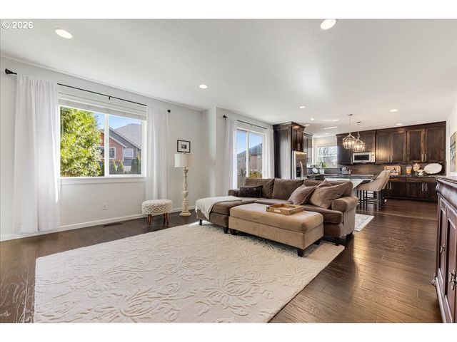 13592 Se SIERRA Dr, Clackamas, OR 97015