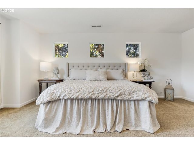 13592 Se SIERRA Dr, Clackamas, OR 97015