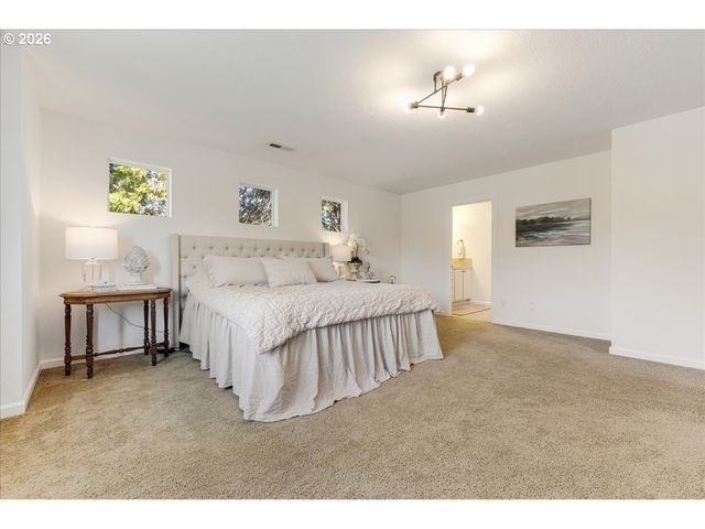 13592 Se SIERRA Dr, Clackamas, OR 97015