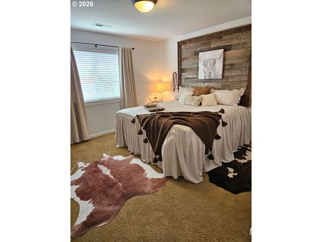 13592 Se SIERRA Dr, Clackamas, OR 97015