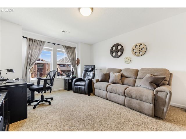 13592 Se SIERRA Dr, Clackamas, OR 97015