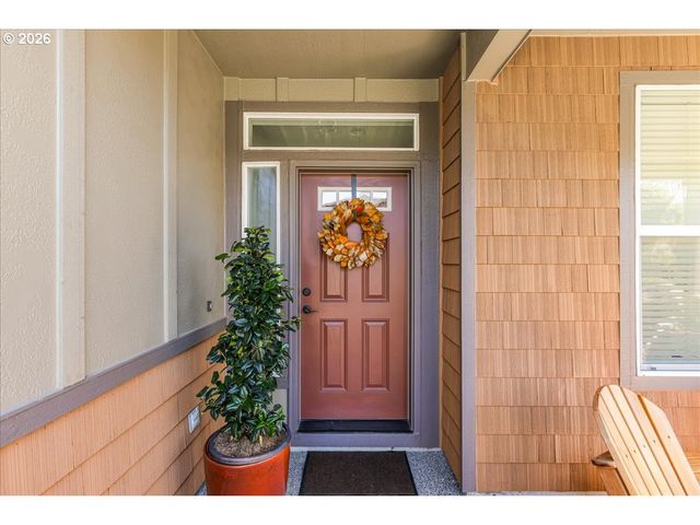 13592 Se SIERRA Dr, Clackamas, OR 97015