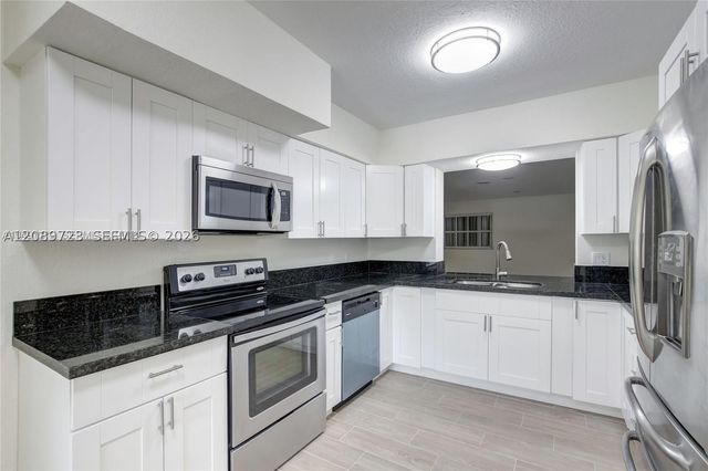 8830 Caribbean Blvd, Cutler Bay, FL 33157