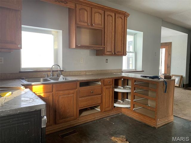 325 Iris Court, St Clair, MO 63077