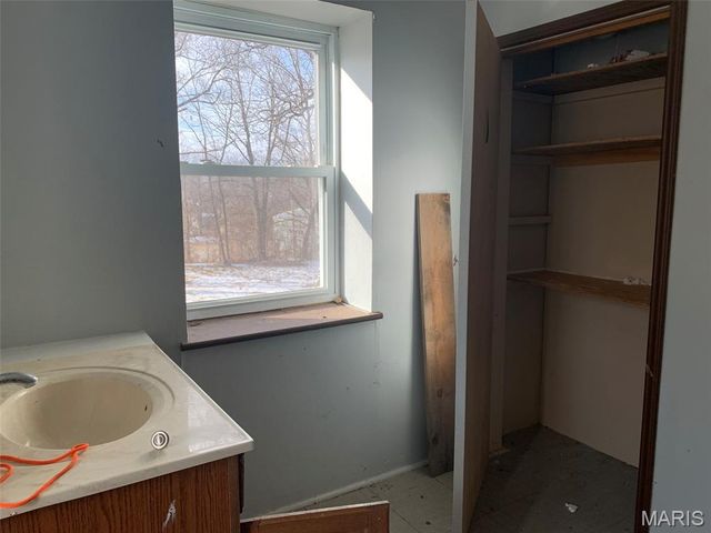 325 Iris Court, St Clair, MO 63077