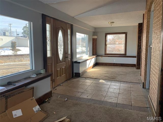 325 Iris Court, St Clair, MO 63077