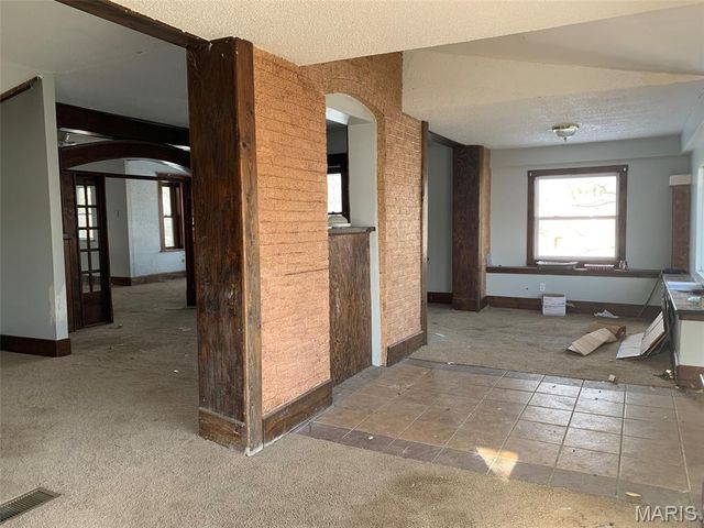 325 Iris Court, St Clair, MO 63077