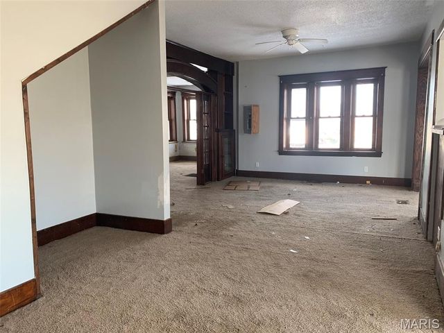 325 Iris Court, St Clair, MO 63077