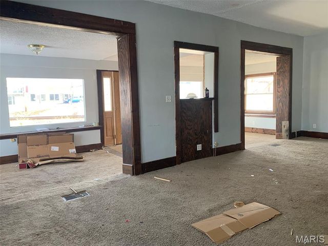 325 Iris Court, St Clair, MO 63077