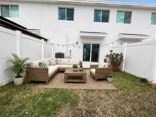 1041 NW 5th St 1041, Florida City, FL 33034