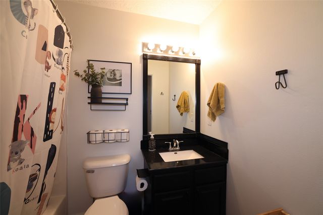 902 SE Laurie Lane, Ankeny, IA 50021