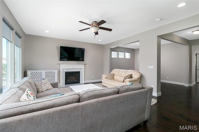 214 Carlton Point Drive, Wentzville, MO 63385