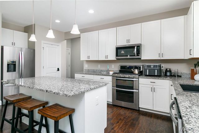 214 Carlton Point Drive, Wentzville, MO 63385
