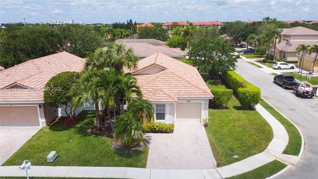 11811 SW 8th St, Pembroke Pines, FL 33025
