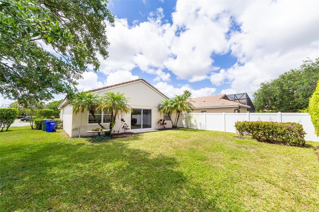 11811 SW 8th St, Pembroke Pines, FL 33025