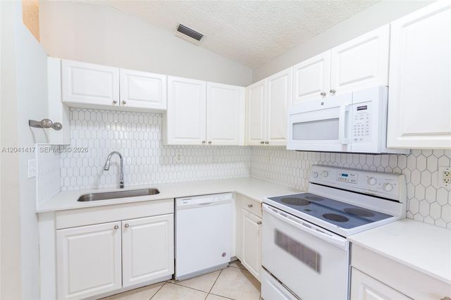 11811 SW 8th St, Pembroke Pines, FL 33025