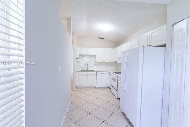 11811 SW 8th St, Pembroke Pines, FL 33025