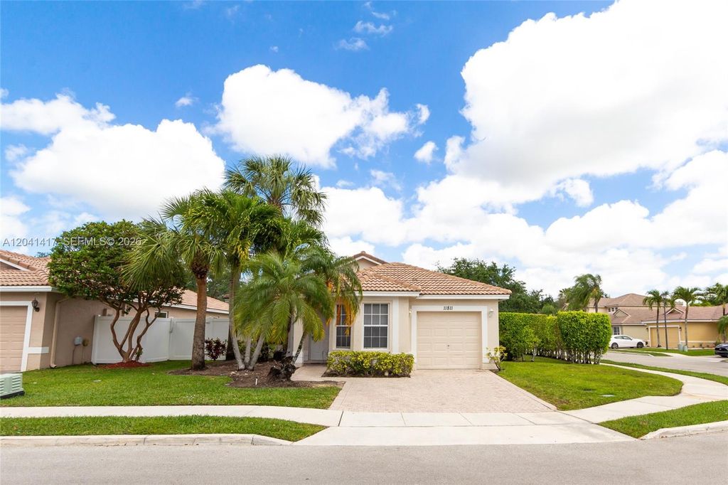 11811 SW 8th St, Pembroke Pines, FL 33025