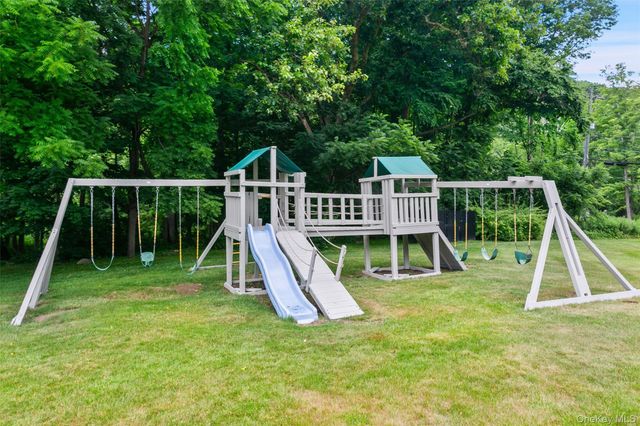 502 Holly Stream Court, Brewster, NY 10509