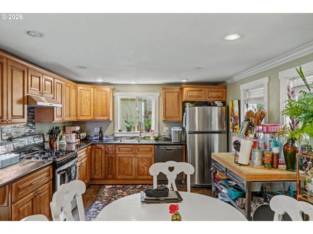 213 MILL St, Silverton, OR 97381