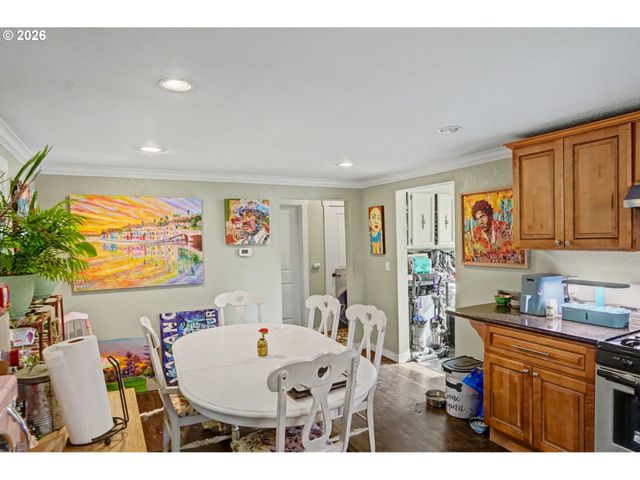 213 MILL St, Silverton, OR 97381