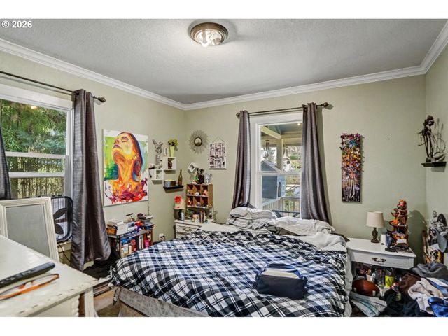 213 MILL St, Silverton, OR 97381